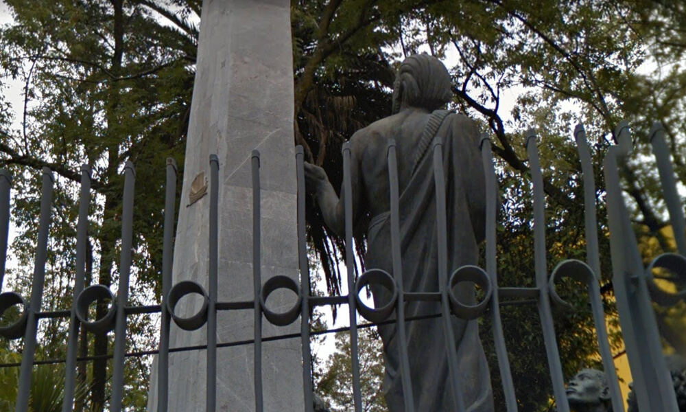 Al Maestro Monumento in Mexico featuring Cadmus and Phoenician symbol boat in  Papalote Museo del Nino - vibelb