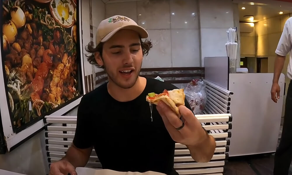 Luke Damant vlogging lebanon, luke damant is in Hamra eating manuche barbar