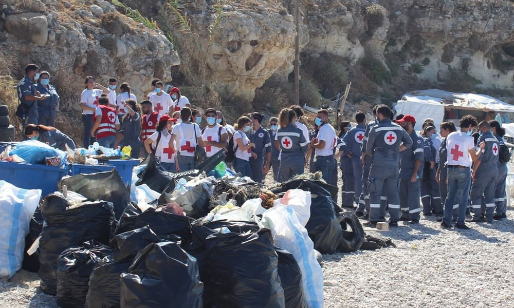 Cleaning the lebanese coastline
